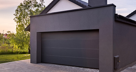 Porte de garage enroulable grande dimension : quelle largeur maximale et quel tarif ?